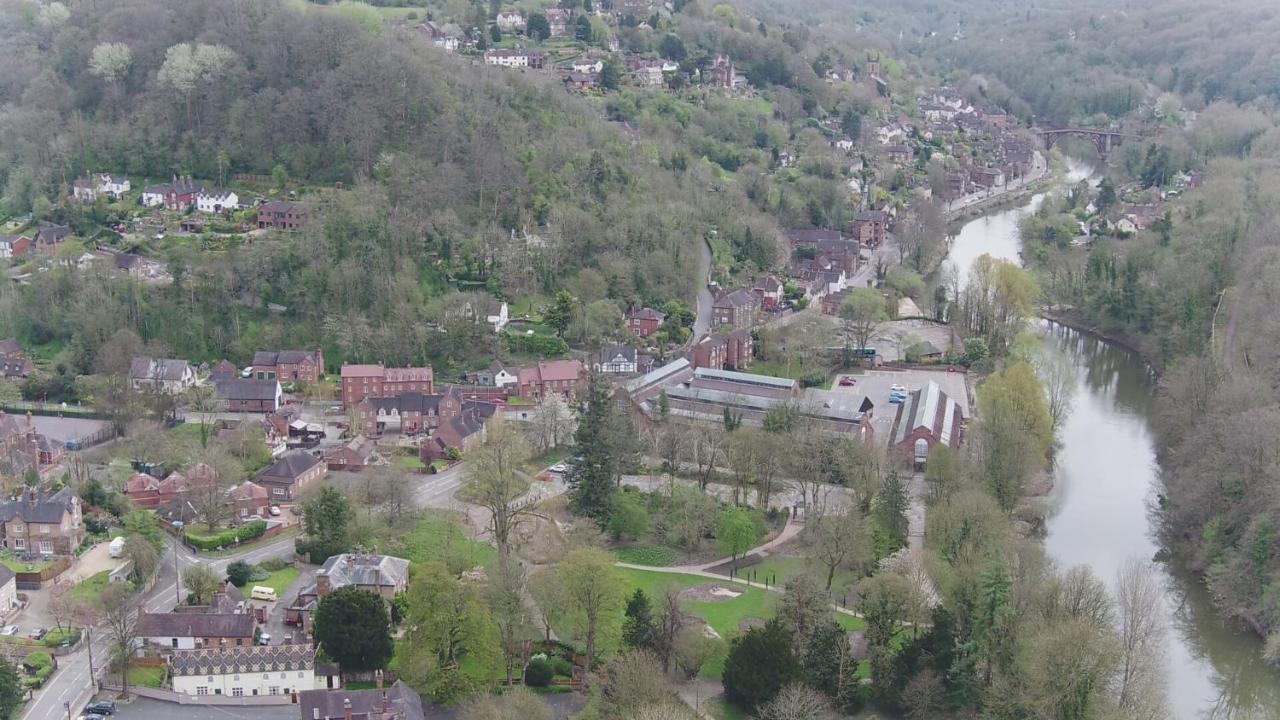 School Path Ironbridge Home With Roof Terrace Luaran gambar