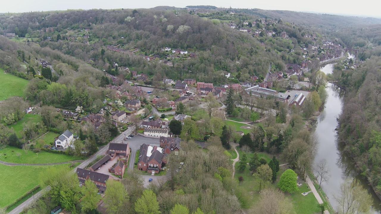 School Path Ironbridge Home With Roof Terrace Luaran gambar